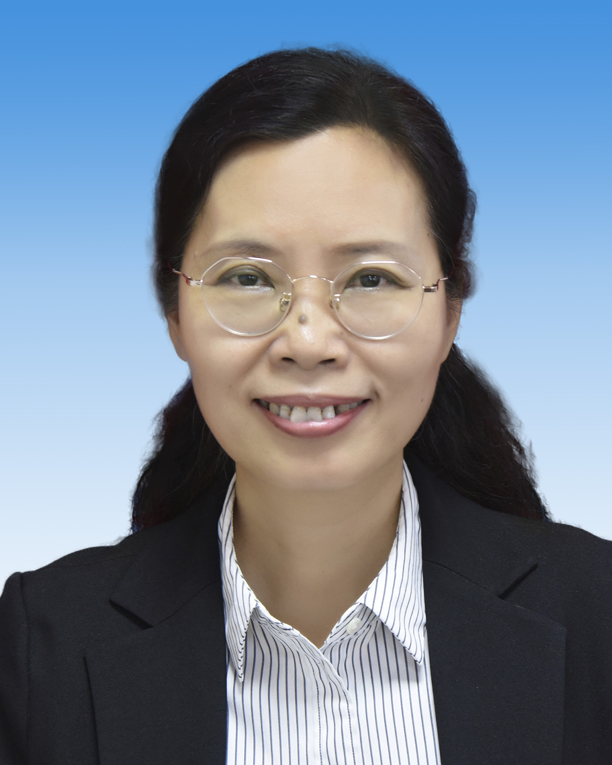 王冰同志个人简历